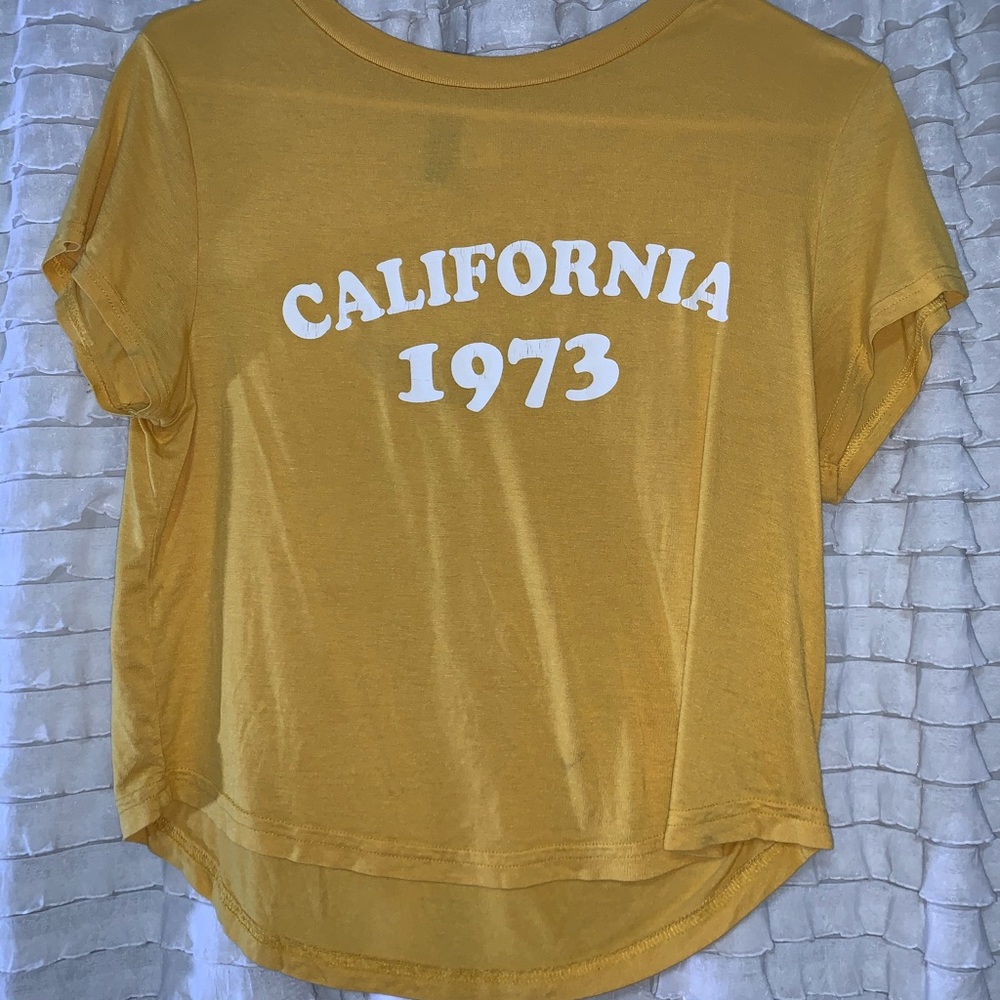 yellow h&m tshirt
